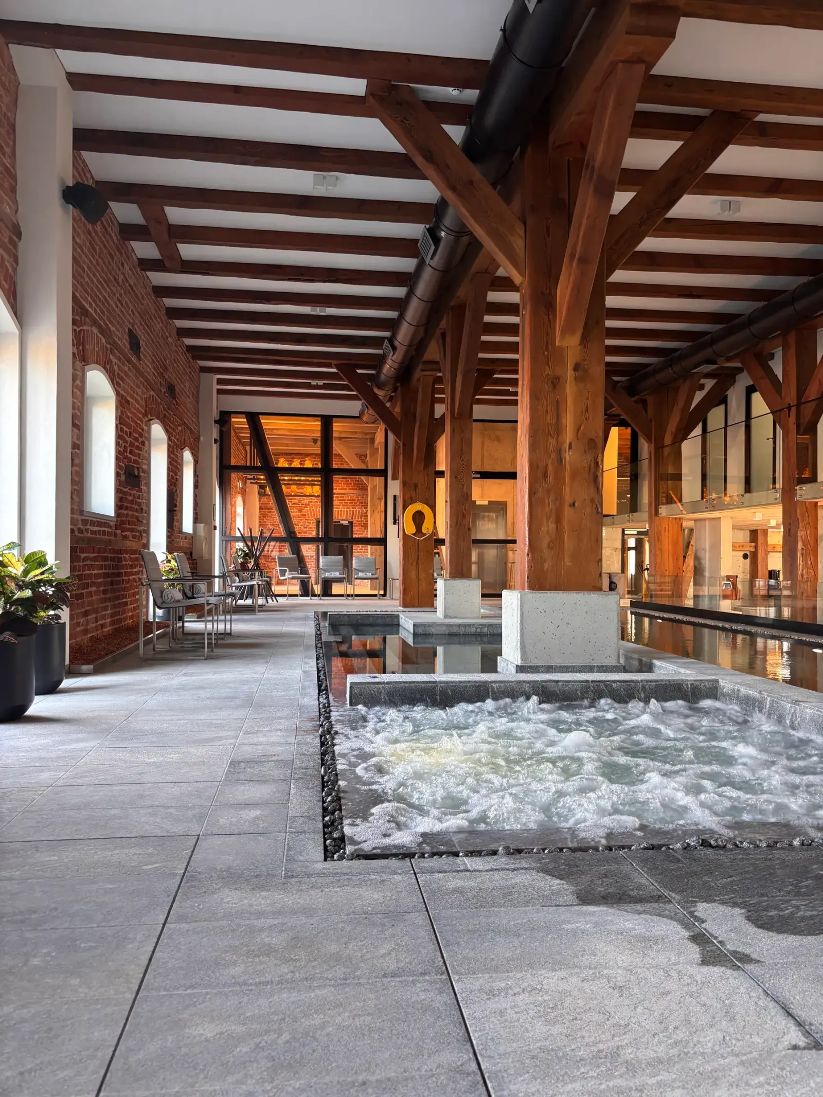 Der Pool im SPA Bricola